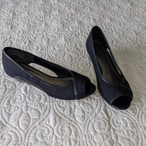 Dress Barn Shoes - Dark Blue Reserve Dress Barn Cut-out Open Toe shoes in a size 8